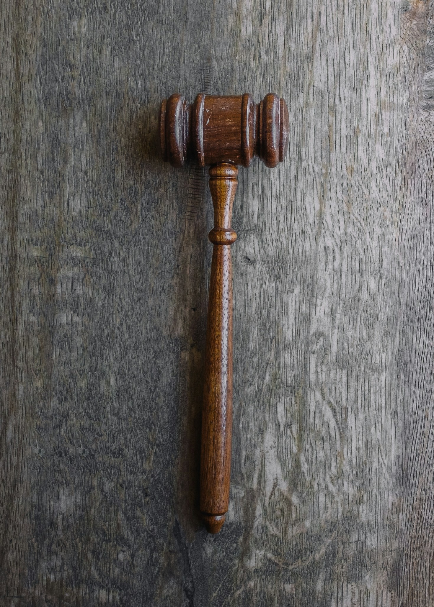 ¿Por qué es importante consultar a un especialista en derecho?